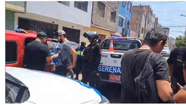 Tras el pedido de apoyo de una vecina para recuperar su moto que había sido robada en San Juan de Lurigancho, cámaras de serenazgo logran identificar que el vehículo sustraído se encontraba circulando por la cdra. 12 de la av. Riva Agüero haciendo el servicio de movilidad. Inmediatamente personal de serenazgo junto a efectivos del Escuadrón Verde, se constituyeron en el lugar siendo esquivados por el chofer, quien al percatarse de la presencia del personal de seguridad emprende a la fuga intentando escapar, siendo capturado en el cruce de la Av. Riva Agüero con Huáscar.  Al momento, se identificó al chofer Michael Flores Palomino (29), quien no supo dar razón de las supuestas personas que le habían alquilado la mototaxi, procediéndose a trasladar al sujeto y el vehiculó robado a la dependencia policial DIPROVE, a fin de continuar con las diligencias.
Al final de la intervención, los agraviados lograron recuperar su vehículo agradeciendo a los serenos y personal policial por el apoyo brindado.
