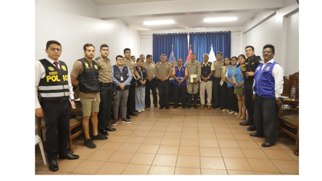 En esta ocasión, los comisarios del distrito, junto con funcionarios de seguridad ciudadana, están trabajando de manera coordinada para ejecutar megaoperativos inopinados y reducir las acciones ilícitas en nuestro distrito.
Durante la sesión, los comisarios compartieron detalles sobre los operativos realizados el fin de semana, destacando la colaboración de Los Halcones y el Grupo Terna, quienes se están sumando activamente a la lucha contra la delincuencia.
