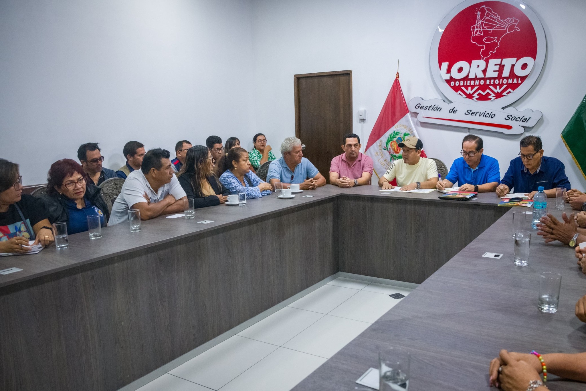 Gobernador Dr. René Chávez impulsa la creación de plazas administrativas en educación