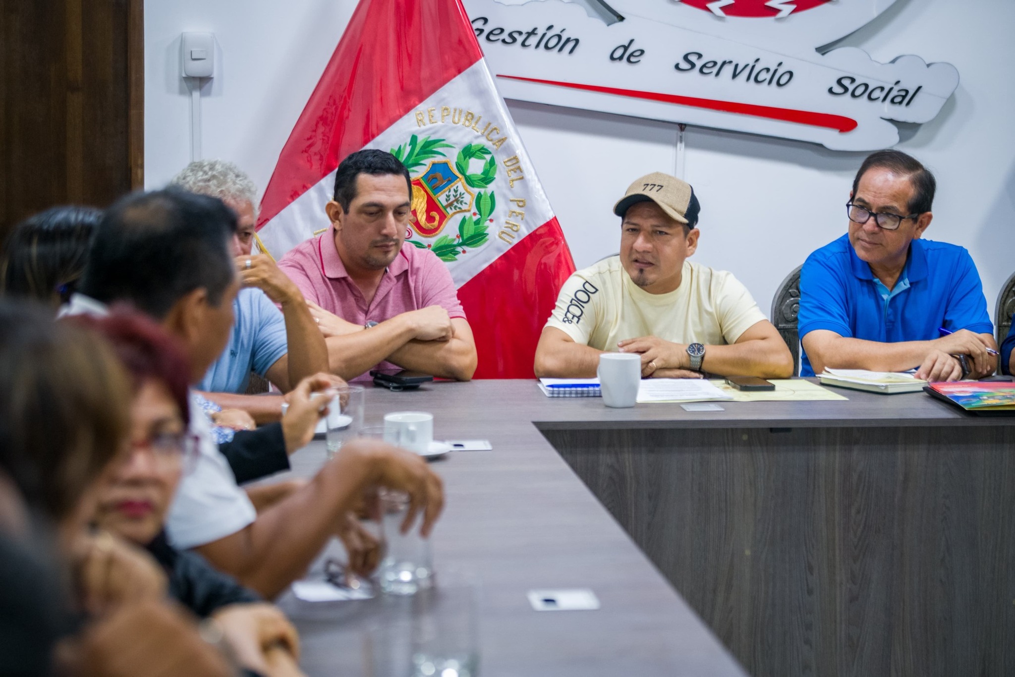 Gobernador Dr. René Chávez impulsa la creación de plazas administrativas en educación