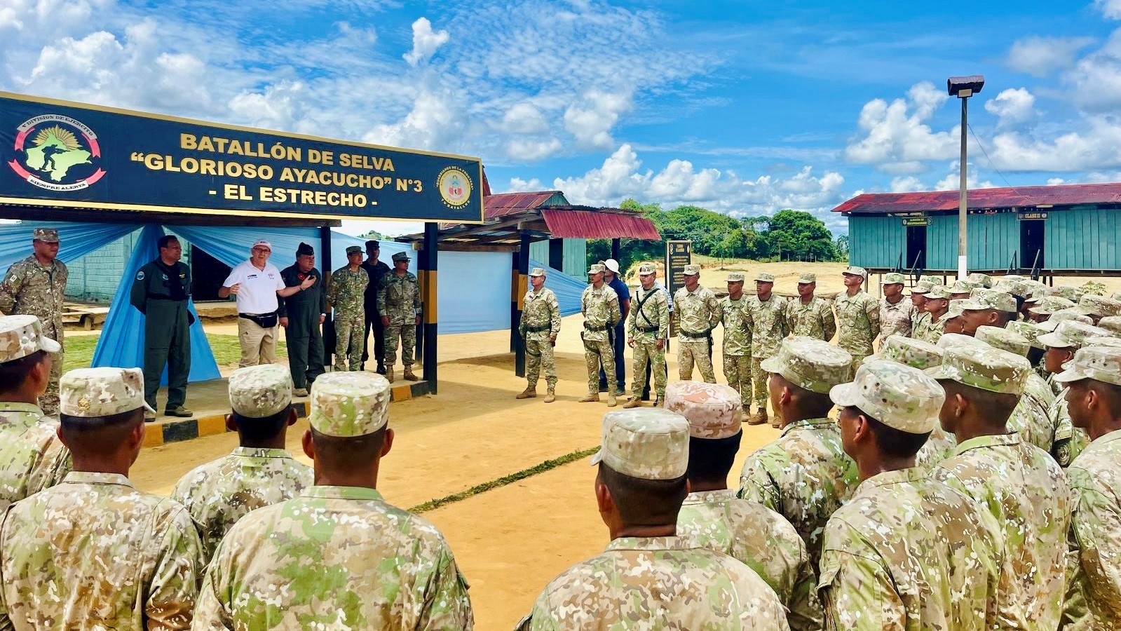 Autoridades del sector Defensa realizan visita al Comando Operacional de la Amazonía