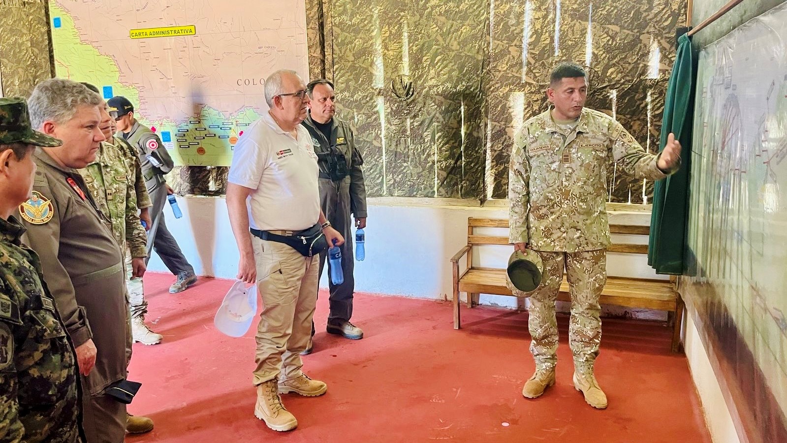 Autoridades del sector Defensa realizan visita al Comando Operacional de la Amazonía
