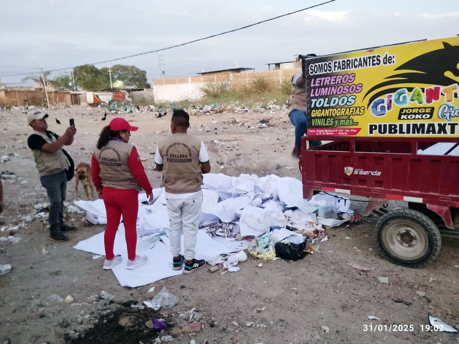 Intervienen y sancionan chófer por arrojar basura en la vía pública