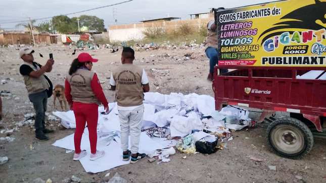 Intervienen y sancionan chófer por arrojar basura en la vía pública