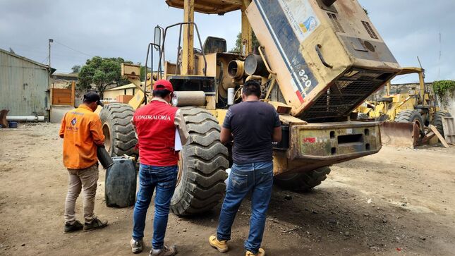Tumbes. – La Contraloría General de la República detectó que la Dirección Regional de Transportes y Comunicaciones de Tumbes realizó una contratación directa para reparar un volquete, cargador frontal, tractor de orugas, entre otros; pese a que la empresa contratista que brindó el servicio no acreditó el perfil de profesional clave ni presentó garantías. Pese a ello y a que no culminó el trabajo, se le otorgó la conformidad. Por ese incumplimiento tampoco se le cobró la penalidad correspondiente, generando un perjuicio económico de S/ 43 000.