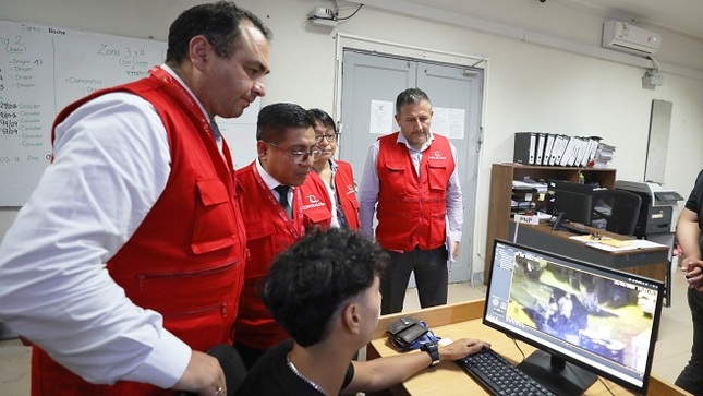 La Contraloría General de la República dio inicio al operativo de control preventivo denominado “Seguridad Ciudadana en Lima Metropolitana y Callao”, con el cual se desplegará un equipo de casi 90 auditores para supervisar la situación de las acciones adoptadas por 27 municipalidades distritales de Lima y Callao en su lucha contra la inseguridad ciudadana, con la finalidad de alertar deficiencias que pongan en riesgo dicho objetivo u ocasionen la desprotección de millones de ciudadanos.