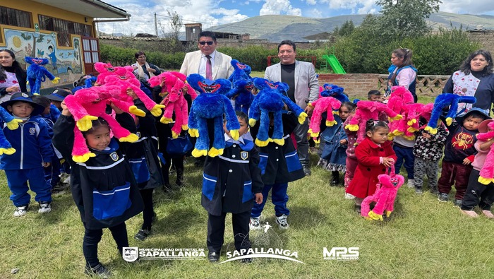 Presentes para niños de educación inicial de parte de la Municipalidad