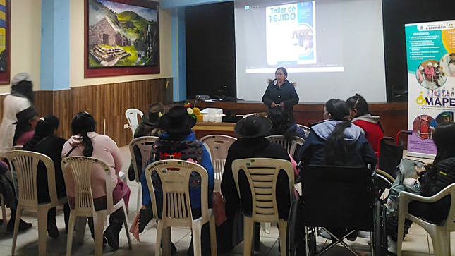 Nota de prensa sobre el inicio del taller de tejido a punto con crochet y a palitos para personas con discapacidad en Ascensión.