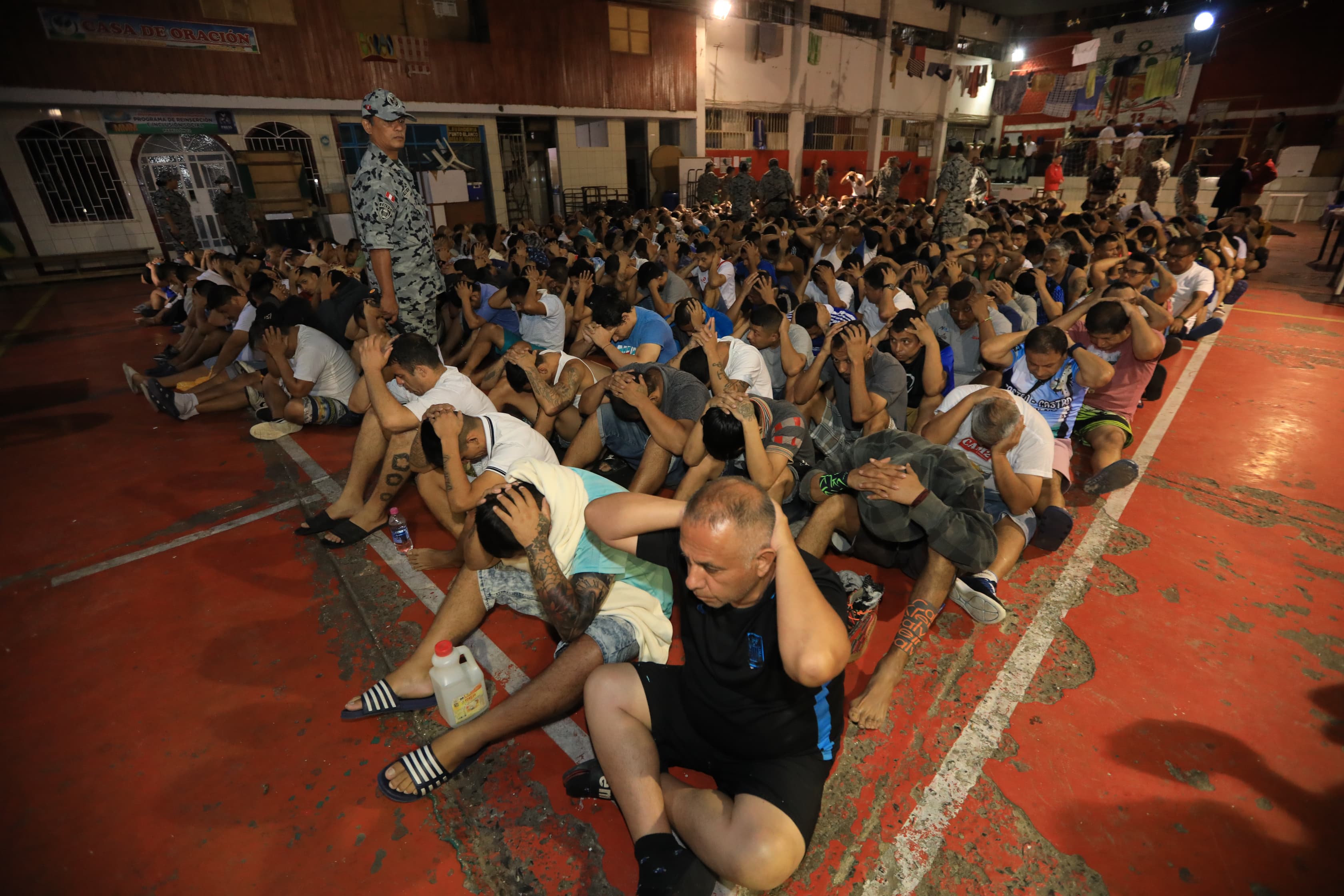 Fuerzas Armadas garantizan seguridad durante megaoperativo en penales de Lima y Callao