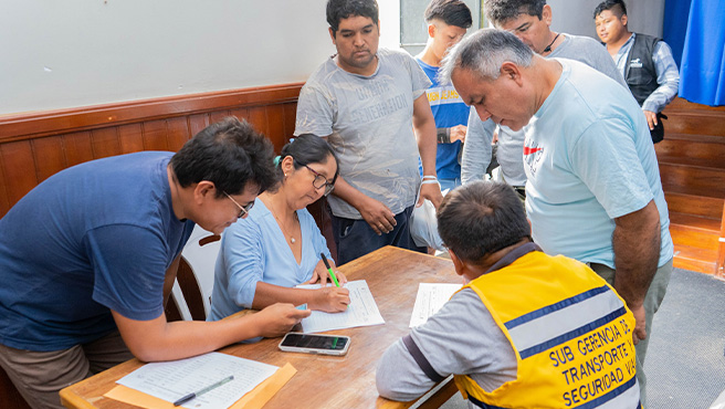 Municipalidad, Afocat y yang zu realizan capacitación en manejo de defensivo y seguridad vial a transportistas de Huarmey
