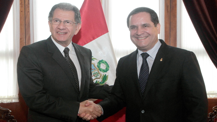 Presidente del TC Oscar Urviola visitó al presidente del Congreso Luis Iberico