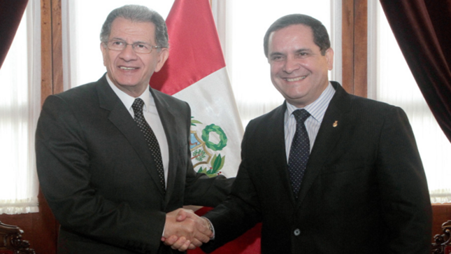 Presidente del TC Oscar Urviola visitó al presidente del Congreso Luis Iberico