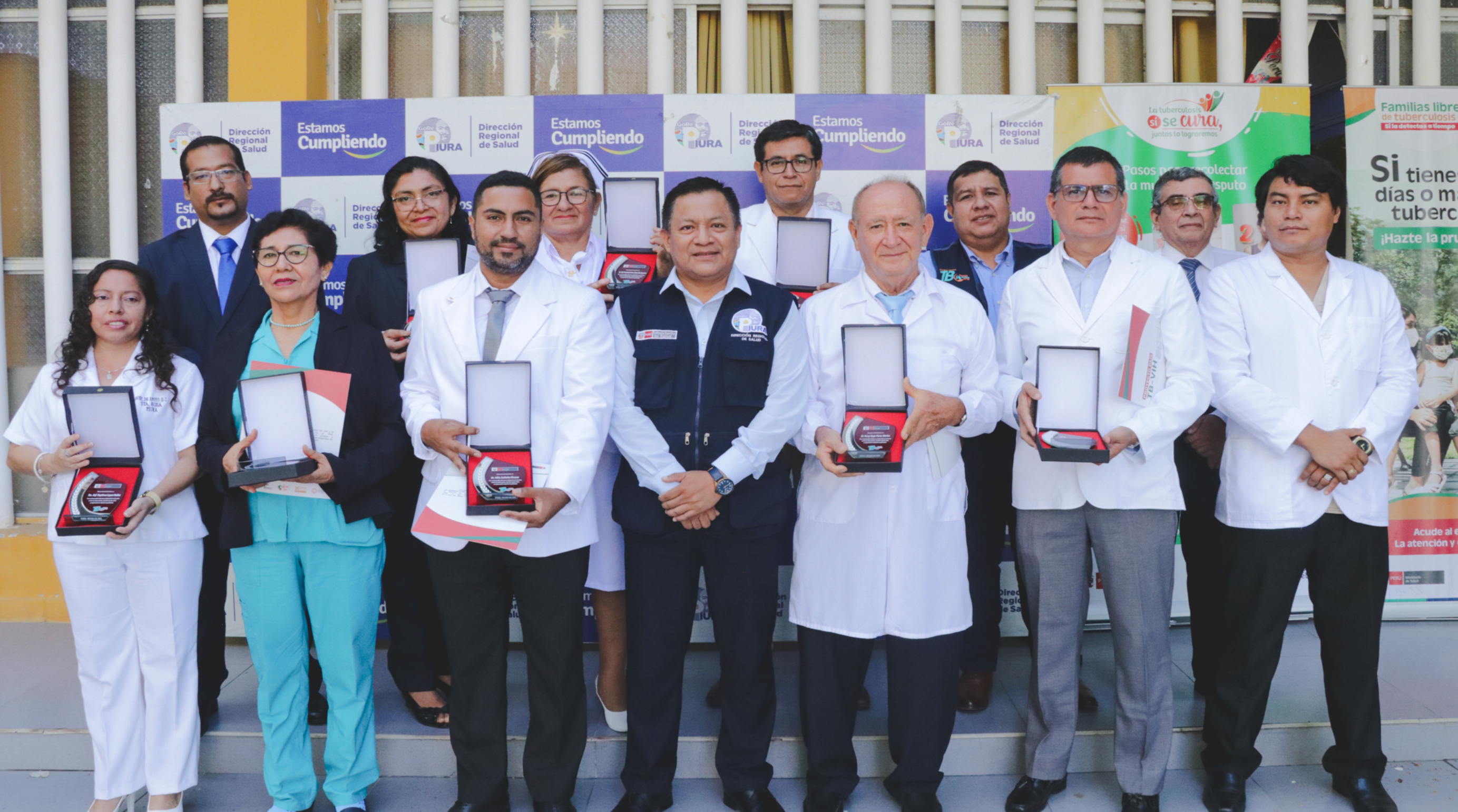 Trabajadores asistenciales del Hospital Santa Rosa, asistieron a la distinción