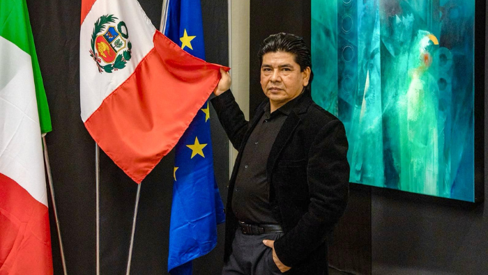 Muestra de artista peruano deslumbra en Milán