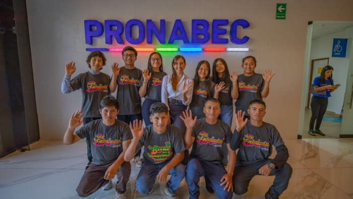 Becarios primeros puestos y directora ejecutiva