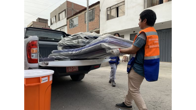 Se entregaron colchones, camas, frazadas, sábanas y otros artículos de primera necesidad, con el compromiso de seguir apoyando a quienes más lo necesitan.