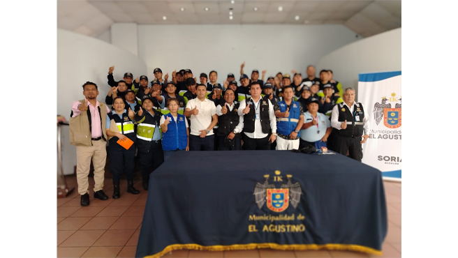 El taller estuvo a cargo del S03 PNP Ronnie Lino Rodríguez Lino, quien abordó el tema "El Buen Servicio al Ciudadano", brindando herramientas y estrategias efectivas para intervenciones más eficientes. Además, destacó la importancia de los valores, la empatía y la cercanía con la comunidad, pilares fundamentales para construir un distrito más seguro.
Esta iniciativa forma parte de un plan integral de seguridad que busca reforzar la confianza de nuestros vecinos y garantizar un entorno más tranquilo para todos. ¡Seguimos trabajando juntos por un El Agustino más seguro!