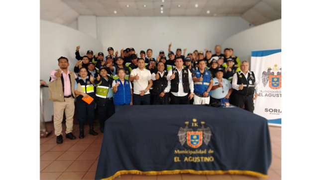 El taller estuvo a cargo del S03 PNP Ronnie Lino Rodríguez Lino, quien abordó el tema "El Buen Servicio al Ciudadano", brindando herramientas y estrategias efectivas para intervenciones más eficientes. Además, destacó la importancia de los valores, la empatía y la cercanía con la comunidad, pilares fundamentales para construir un distrito más seguro.
Esta iniciativa forma parte de un plan integral de seguridad que busca reforzar la confianza de nuestros vecinos y garantizar un entorno más tranquilo para todos. ¡Seguimos trabajando juntos por un El Agustino más seguro!