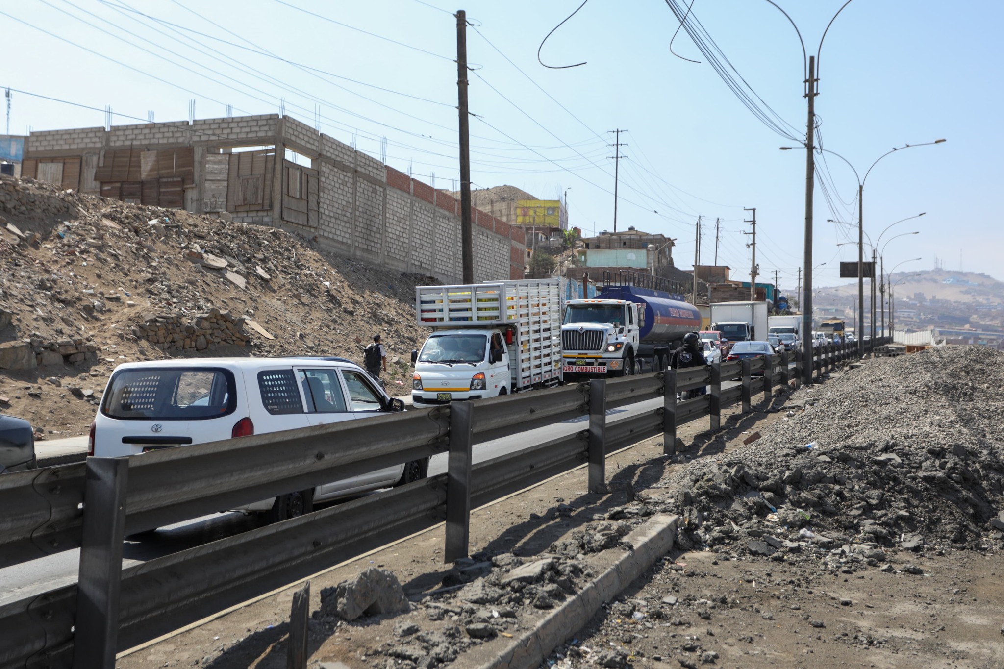 🚦🚗 Vecinos de Ventanilla siguen afectados por el caos vehicular en el Km 3.5 tras casi 7 años sin solución. ¡Seguiremos exigiendo respuestas!
