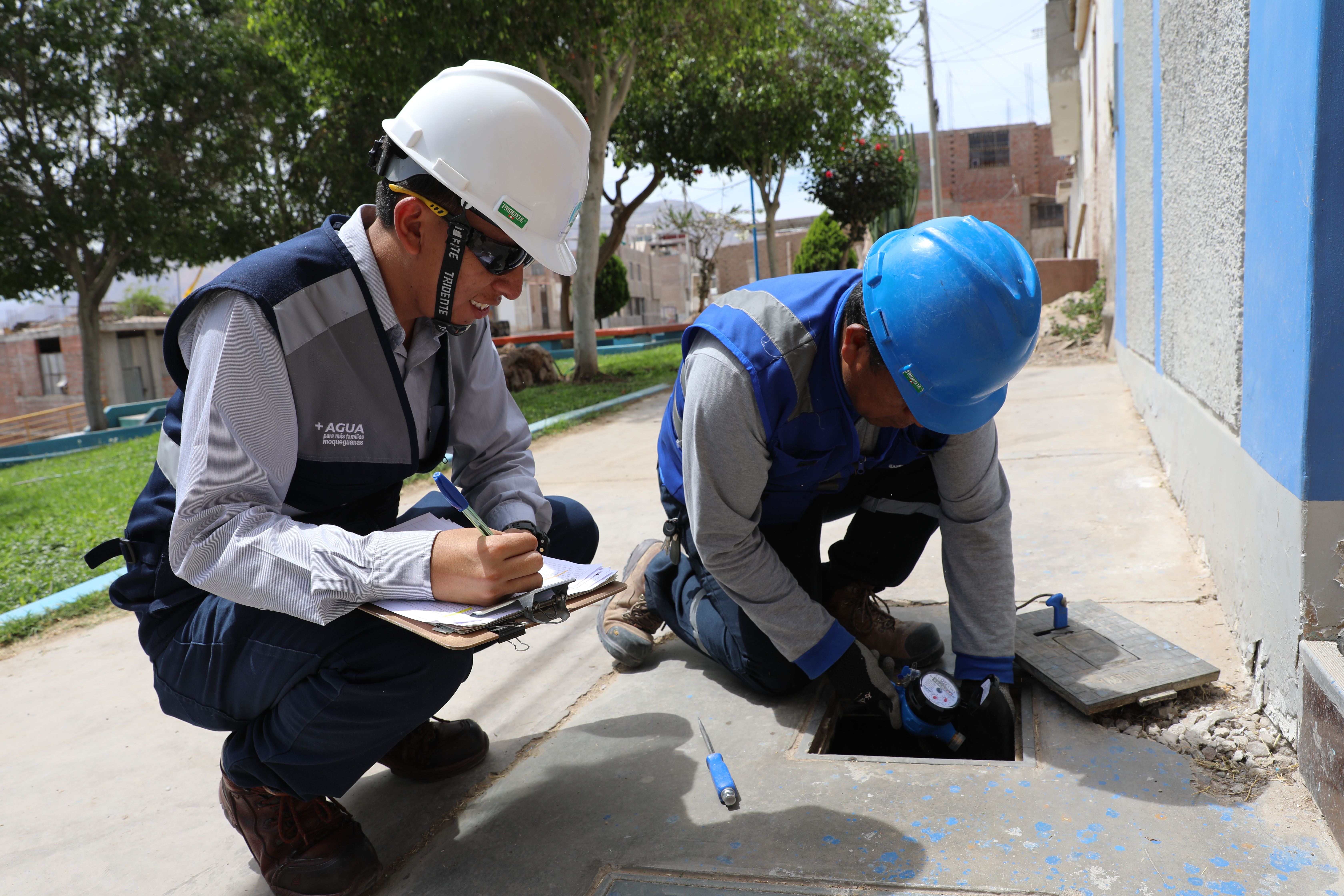 La Empresa Prestadora de Servicio de Saneamiento, renovó medidores de agua potable a 11 mil 537 usuarios de los distritos de San Antonio y Moquegua. 