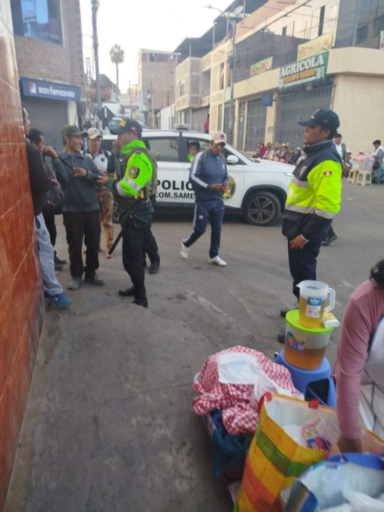 Con el objetivo de reforzar la seguridad ciudadana y prevenir actos delictivos, la Policía Nacional del Perú, en coordinación con el equipo de Serenazgo de la Municipalidad Provincial Mariscal Nieto, llevó a cabo el operativo “Amanecer Seguro 2025” en distintos puntos de la ciudad.
