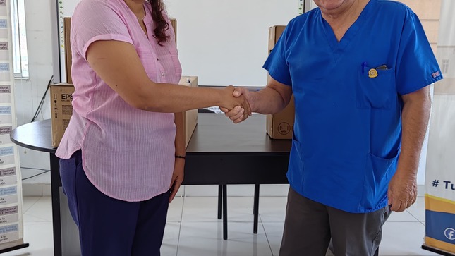 Universidad Cayetano Heredia dona un equipo de cómputo a Hospital Nacional Sergio E. Bernales