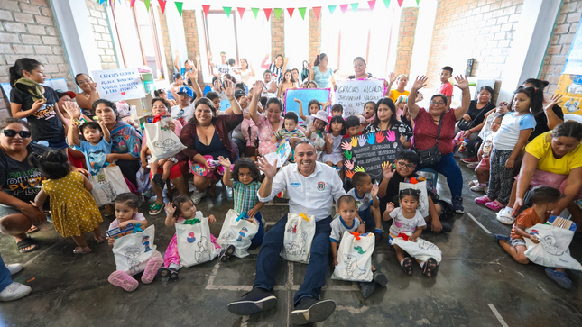 Seguimos entregando kits escolares a los PRONOEI del distrito, apoyando la educación y el bienestar de los niños más vulnerables. ¡Comprometidos con el futuro de Ventanilla! 🎒📚