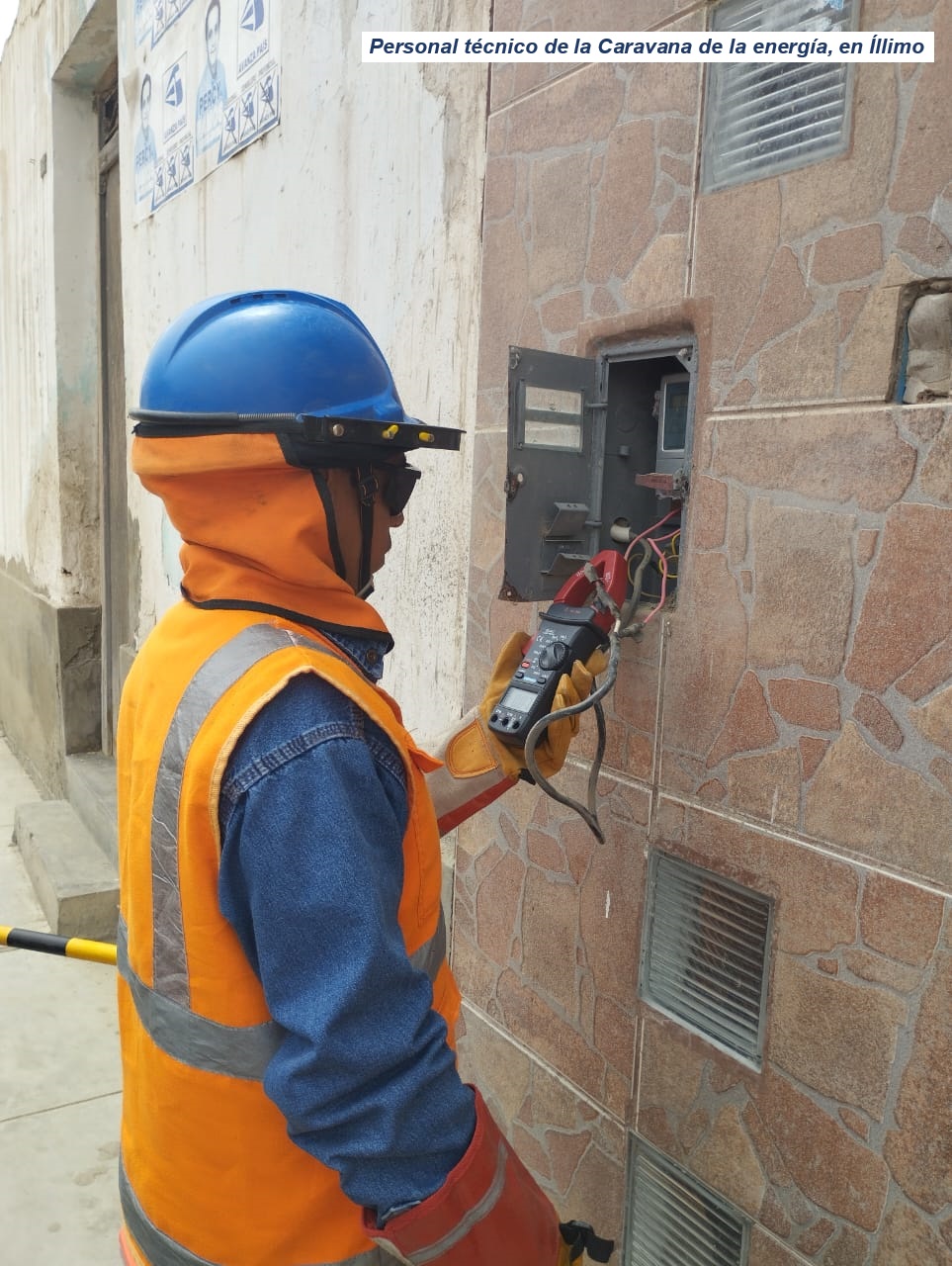 Personal técnico de la Caravana de la energía, en Íllimo