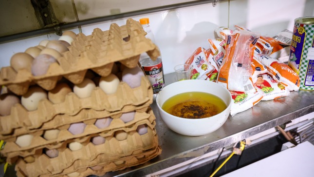 Pollería con alimentos insalubres 