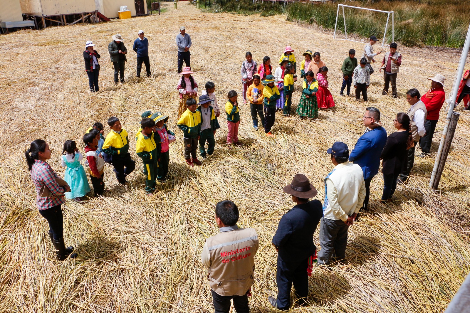 Escolares de la Isla Qhapi en Lago Titicaca