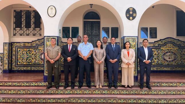 Renovaron compromisos para fortalecer la capacitación en normativas de Derecho Internacional Humanitario y Derechos Humanos en el ámbito militar.
