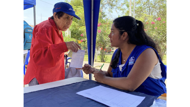 La orientación legal de DEMUNA, los talleres para adultos mayores y personas con habilidades distintas del CIAM y OMAPED, y la información sobre programas sociales son herramientas clave para mejorar la calidad de vida de la comunidad.
Además, la presencia de Defensa Civil con charlas sobre prevención de emergencias y la oficina de Desarrollo Económico brindando oportunidades laborales y servicios de belleza para el público asistente, demuestra el compromiso de la municipalidad con el bienestar y desarrollo de nuestros vecinos.