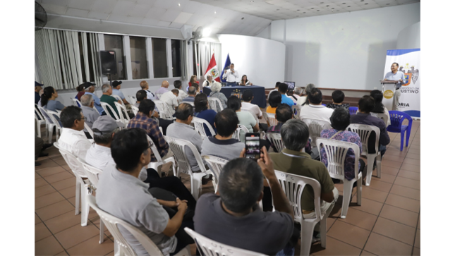 El desorden causado por vehículos pesados y transporte informal representa un riesgo para la comunidad, por lo que seguimos gestionando soluciones para devolver el orden y la seguridad a la zona.
En la reunión participaron nuestro regidor Edgar Oroncoy, la subgerenta de Transporte Local, Susy Estrella, y el representante del Colectivo Ciudadanos y Ciudadanas de El Agustino, Elmer Mercado. 
¡Continuamos trabajando por un distrito más seguro y ordenado!