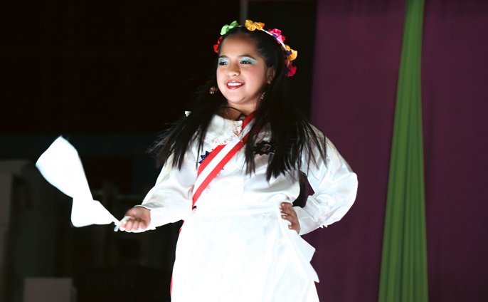 Representantes Juveniles de todos los barrios participantes en la elección de la Reina del Carnaval de la Diversidad 2025