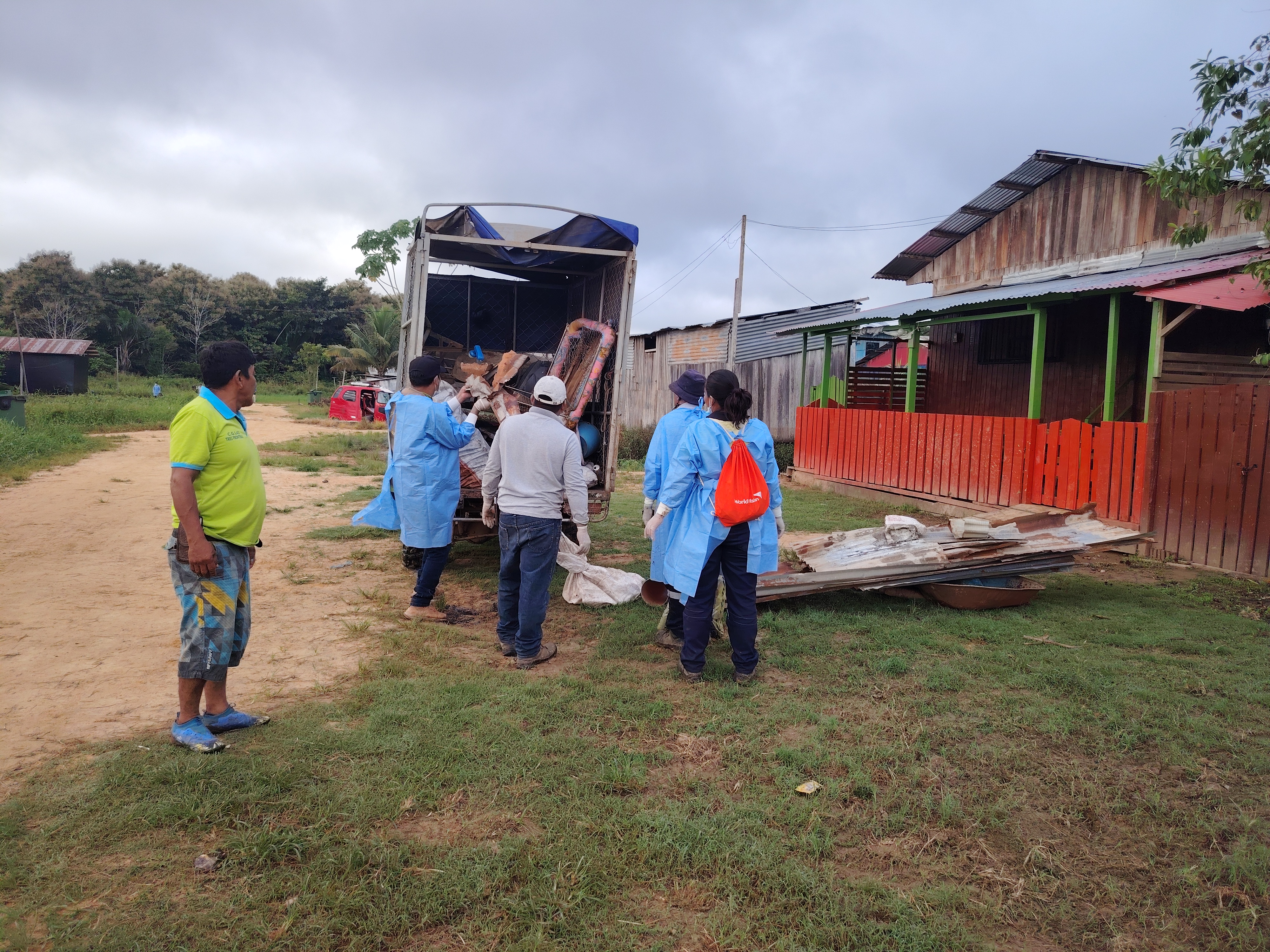 Con éxito se llevó a cabo la 𝐏𝐑𝐈𝐌𝐄𝐑𝐀 𝐂𝐀𝐌𝐏𝐀Ñ𝐀 de 𝐑𝐄𝐂𝐎𝐉𝐎 de INSERVIBLES y 𝐄𝐋𝐈𝐌𝐈𝐍𝐀𝐂𝐈Ó𝐍 𝐃𝐄 𝐂𝐑𝐈𝐀𝐃𝐄𝐑𝐎𝐒 𝐃𝐄 𝐀𝐄𝐃𝐄𝐒 𝐀𝐄𝐆𝐘𝐏𝐓𝐈, transmisor del Dengue, Chikunguña y Zika en el casco urbano y zonas aledañas de la ciudad de Iñapari, Esta primera campaña se realizó en los diferentes sectores de la ciudad, casco urbano y los diferentes barrios como también las zonas aledañas; donde se ha registrado la eliminación de gran cantidad de inservibles.