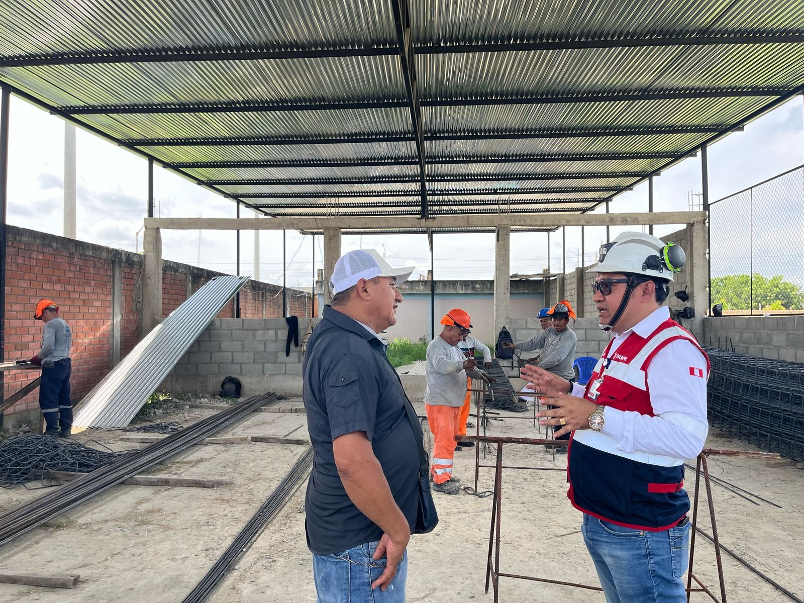 Inspector y trabajador