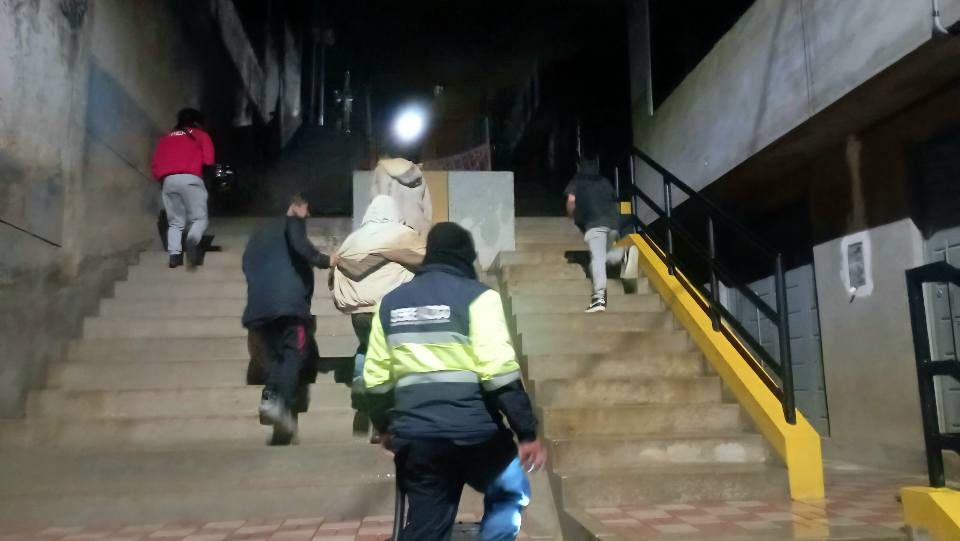 Nota de prensa sobre la intervención de serenos y policías a jóvenes que ocasionaban disturbios en la vía pública en el distrito de Ascensión.