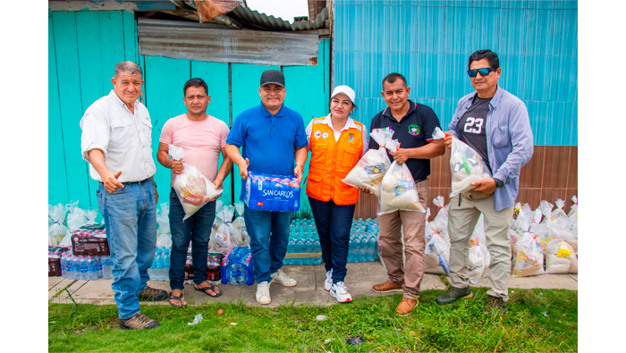 Gesti贸n Lluni Perea entrega ayuda al bajo Huallaga.