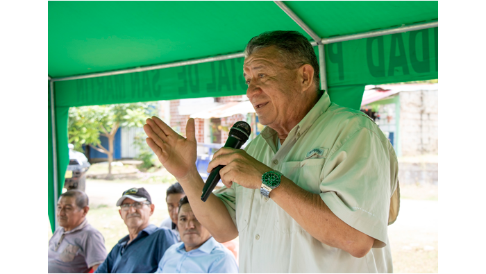 Gesti贸n Lluni Perea entreg贸 motofurg贸n a C.P Santa Rosa de Cumbaza.