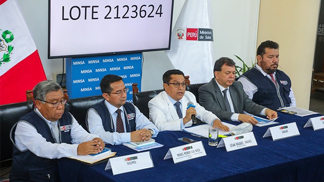 Ministro César Vásquez anuncia denuncia penal contra laboratorio Medifarma y descarta que suero se encuentre en hospitales públicos