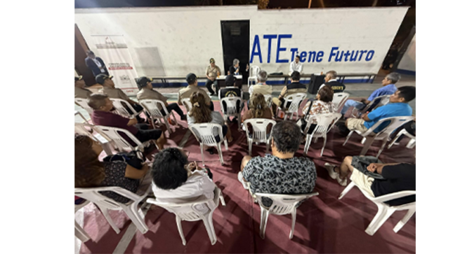 Conto también con la participación de vecinos y representantes de Ate, San Luis, La Victoria y El Agustino.
Los gerentes de Seguridad Ciudadana de cada distrito expusieron los logros alcanzados en el primer trimestre del 2025 y las problemáticas que enfrentan, mientras que los comisarios presentaron sus avances y desafíos actuales.
En representación de El Agustino, participaron el gerente de Seguridad Ciudadana, Jorge Nieves, y la regidora Martha De La Cruz, quienes reafirmaron el compromiso de seguir trabajando por la seguridad del distrito. Los vecinos también aprovecharon el espacio para expresar sus preocupaciones y sugerencias.