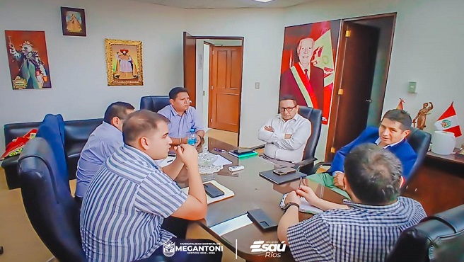 Reuniรณn de trabajo en el despacho del congresista Luis Aragรณn Carreรฑo de Cusco.