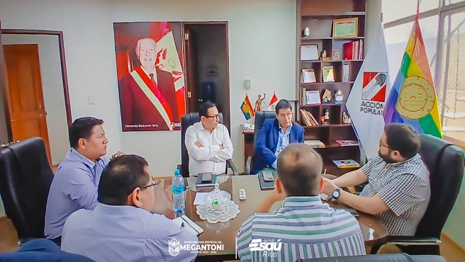 Reuniรณn de trabajo en el despacho del congresista Luis Aragรณn Carreรฑo de Cusco.