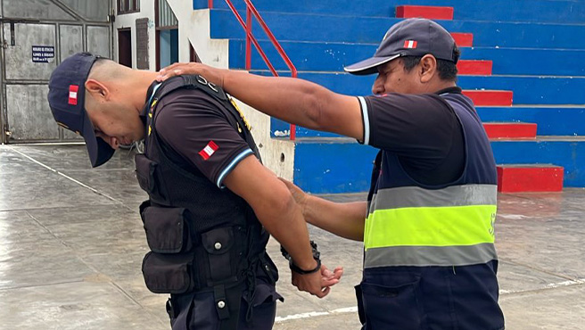Personal de serenazgo recibe capacitación sobre temas de arresto ciudadano, orden cerrado, y uso de equipos de protección