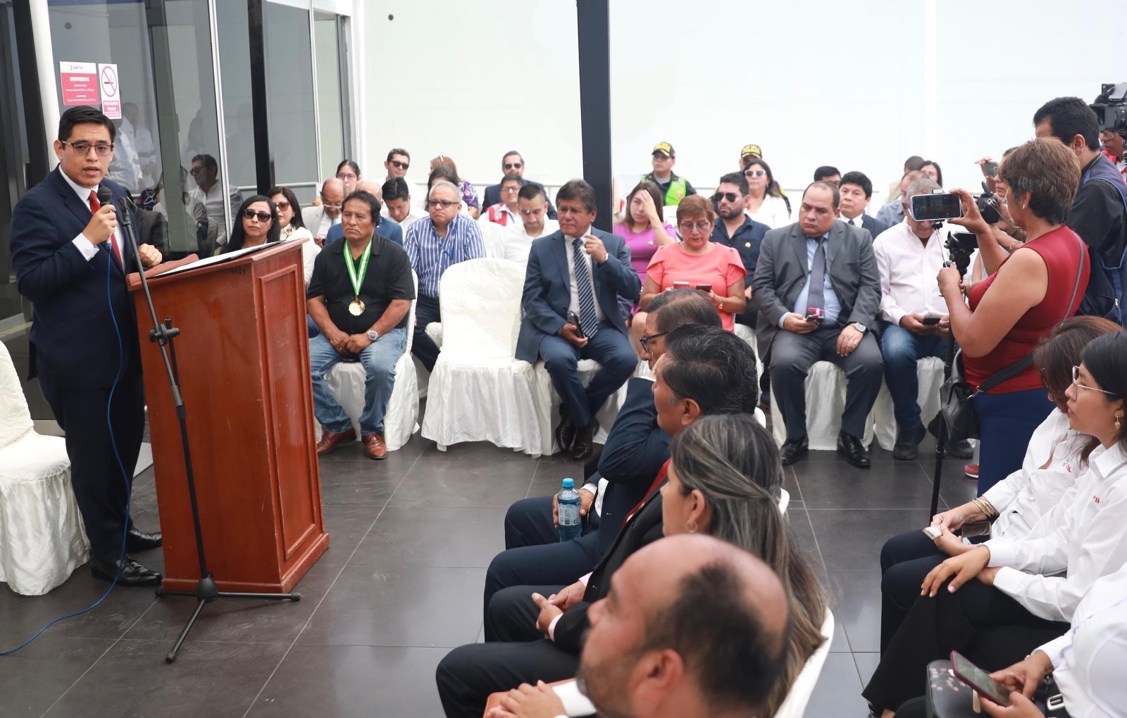 superintendente en ceremonia