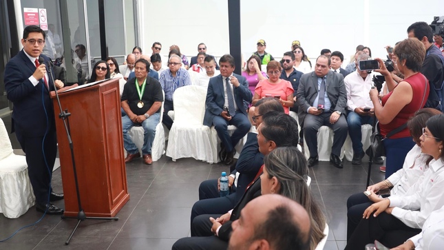 superintendente en ceremonia