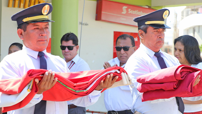 Ceremonia dominical de izamiento de banderas en la provincia de Huarmey