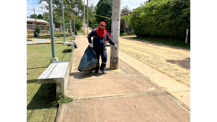 Seguimos trabajando en el mantenimiento de Γ‘reas verdes e infraestructura de parques y jardines de la ciudad.