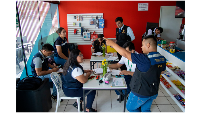 Clausuran negocios por no cumplir con la norma.