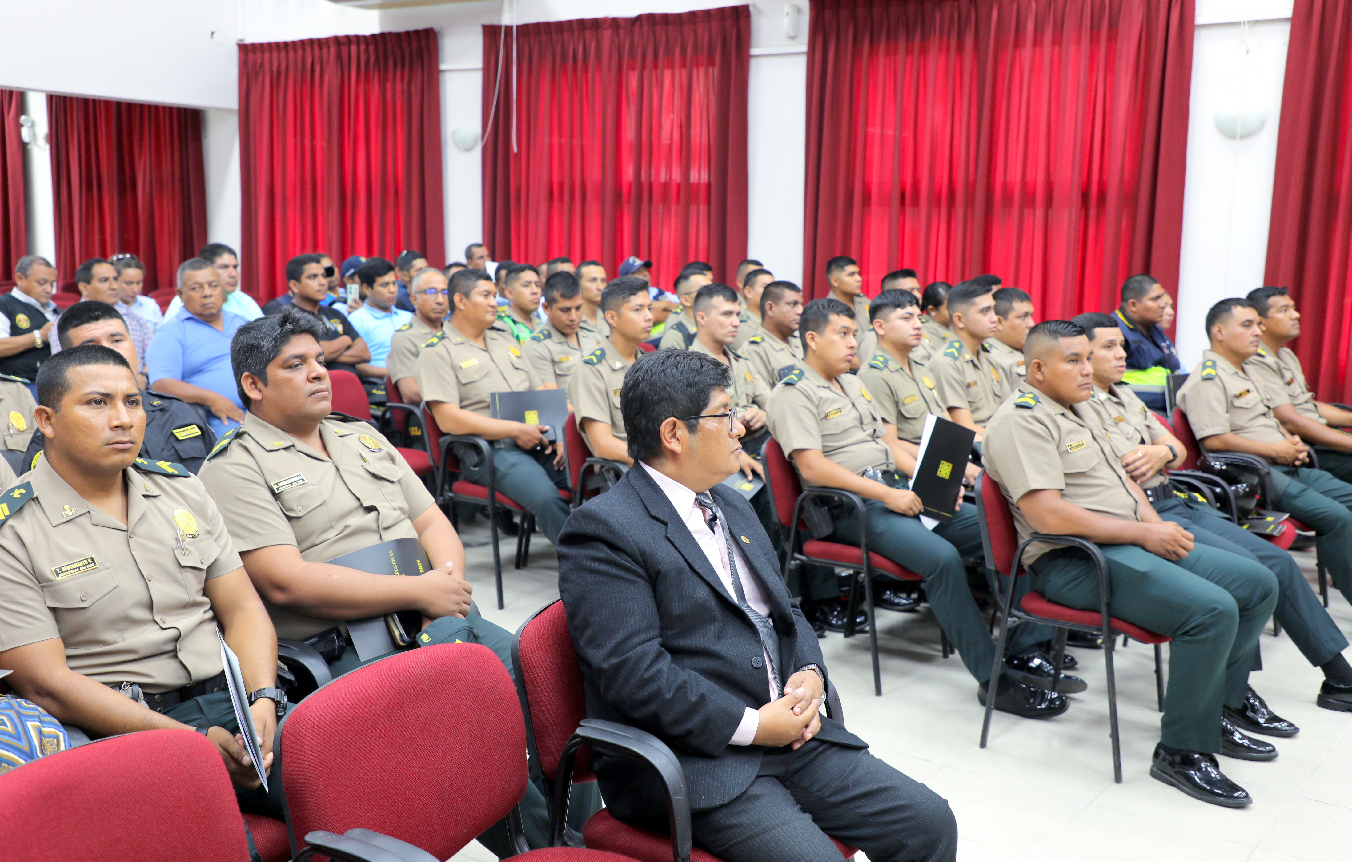 Efectivos Policiales y Agentes de Serenazgo de Tumbes fueron capacitados sobre la Nueva Versión del Sistema del Aplicativo Botón de Pánico